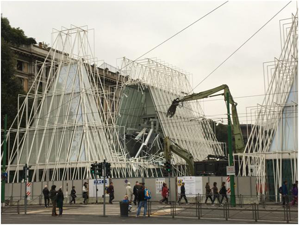 foto ripresa il 27 ottobre 2016. Demolizione di Expo Gate