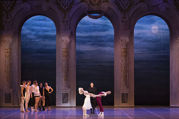 Piccolo Teatro Strehler dal 26 al 29 aprile 2018 Scuola di Ballo Accademia Teatro alla Scala Fondazione Accademia Teatro alla Scala Défilé ideata da Frédéric Olivieri musica Richard Wagner Gymnopédie coreografia Roland Petit musica Eric Satie La stravaganza coreografia Angelin Preljocaj musiche Antonio Vivaldi, Evelyn Ficarra, Robert Normandeau, Serge Morand, Ake Parmerud Gaîté parisienne suite coreografia Maurice Béjart musica Jacques Offenbach