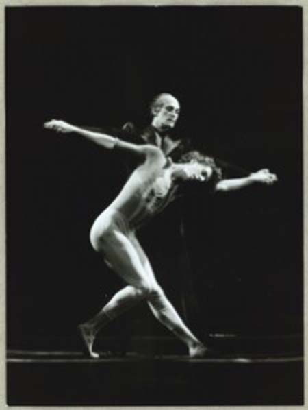 foto_2_Monument_dead_boy_Ph_Det_Kongelige_Bibliothek