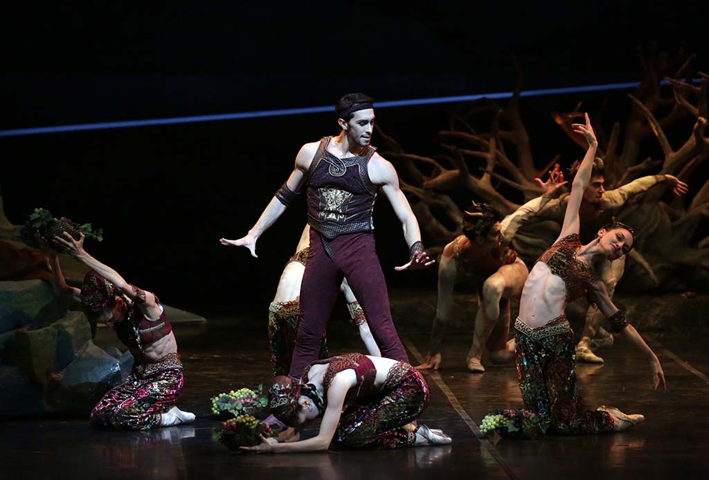 Christian Fagetti e le schiave nubiane nell’atto II.