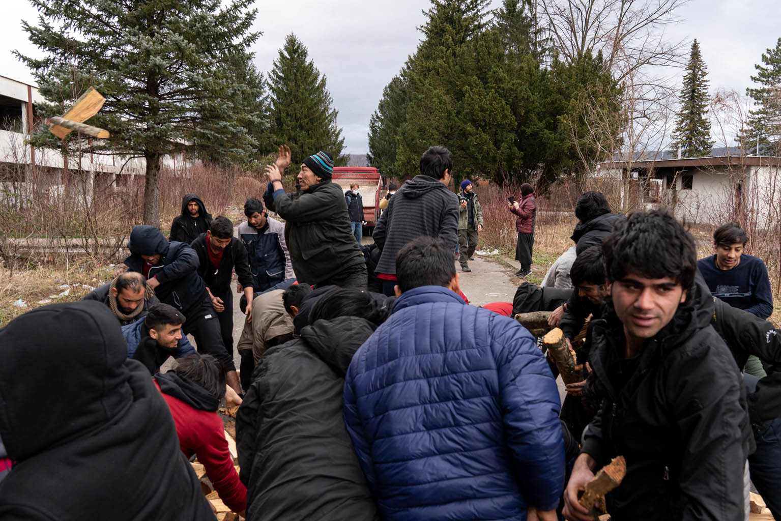 Distribuzione della legna al Krajina Metal