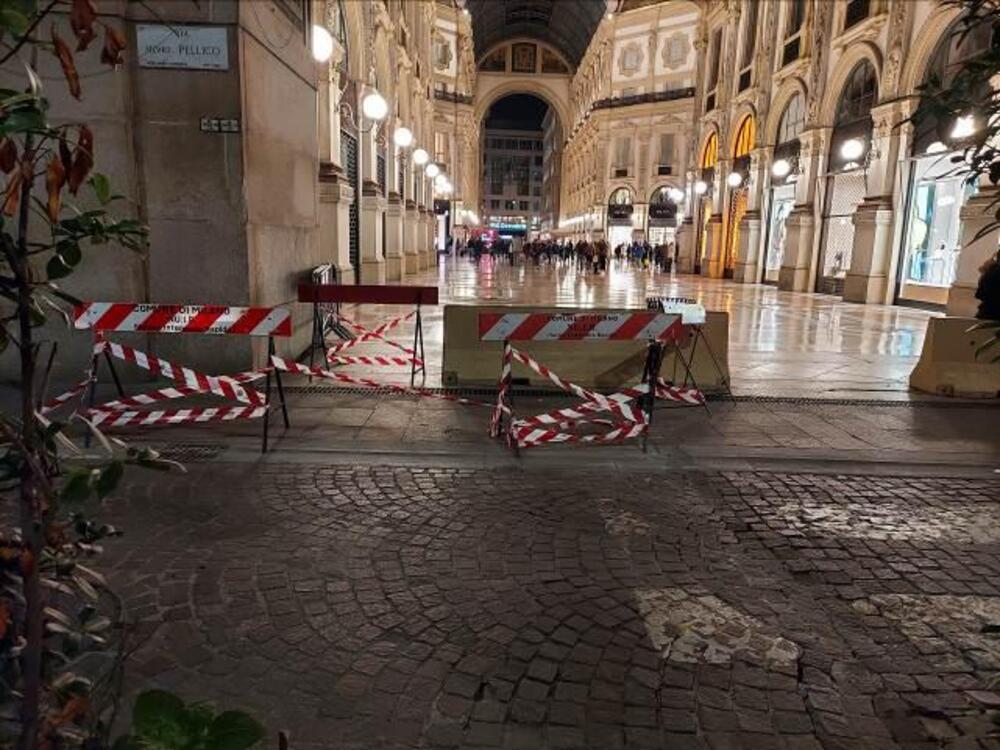Ingresso Galleria – “Elegante” accoglienza ai turisti nel Salotto della città