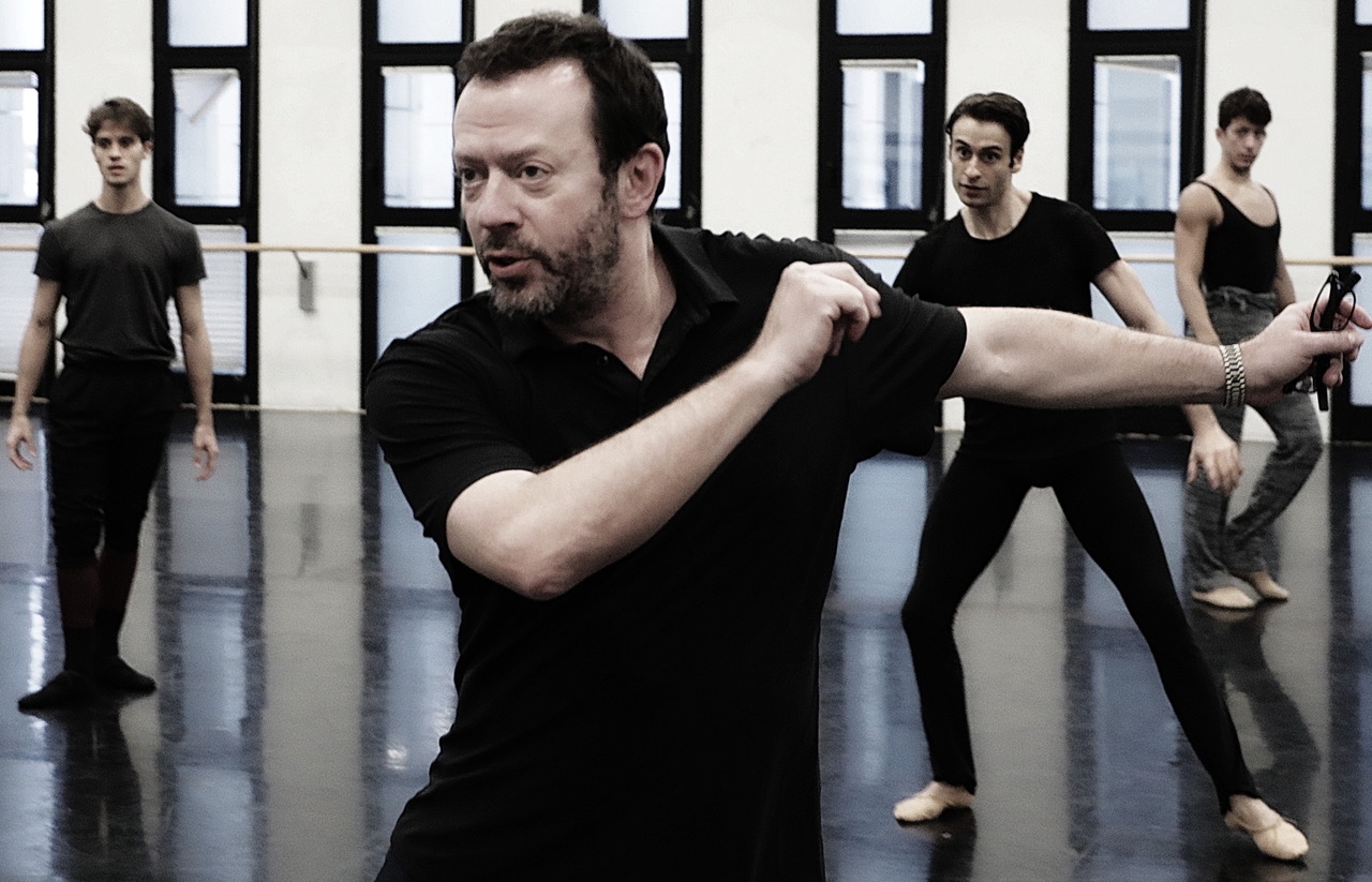 Foto 4 Alexei Ratmansky alle prove con il cast di Franz (Claudio Coviello, Marco Agostino e Mattia Semperboni)
