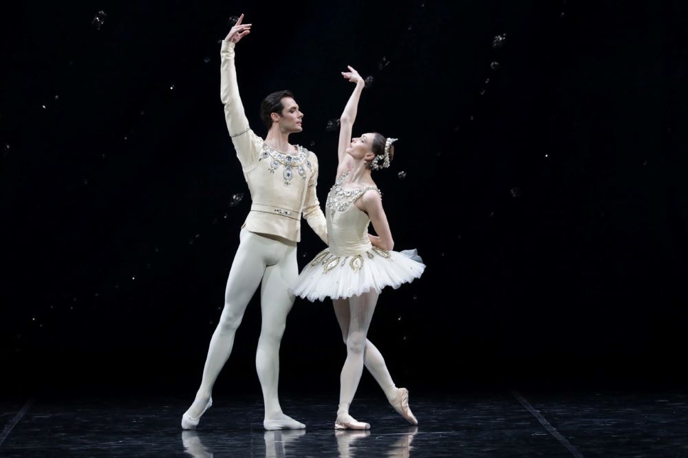 foto_8_Jacopo Tissi e Ol’ga Smirnova nei «Diamanti» di Balanachine